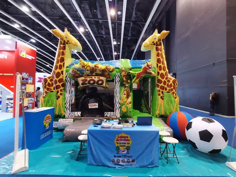 Leisure Activities® Membawa Zoo ke IAAPA EXPO ASIA dengan Pertunjukan 4m Inflatable Bouncy Castle
